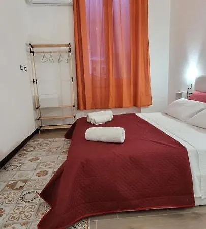 Housestation * פלרמו