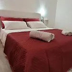 Housestation Апартаменты *